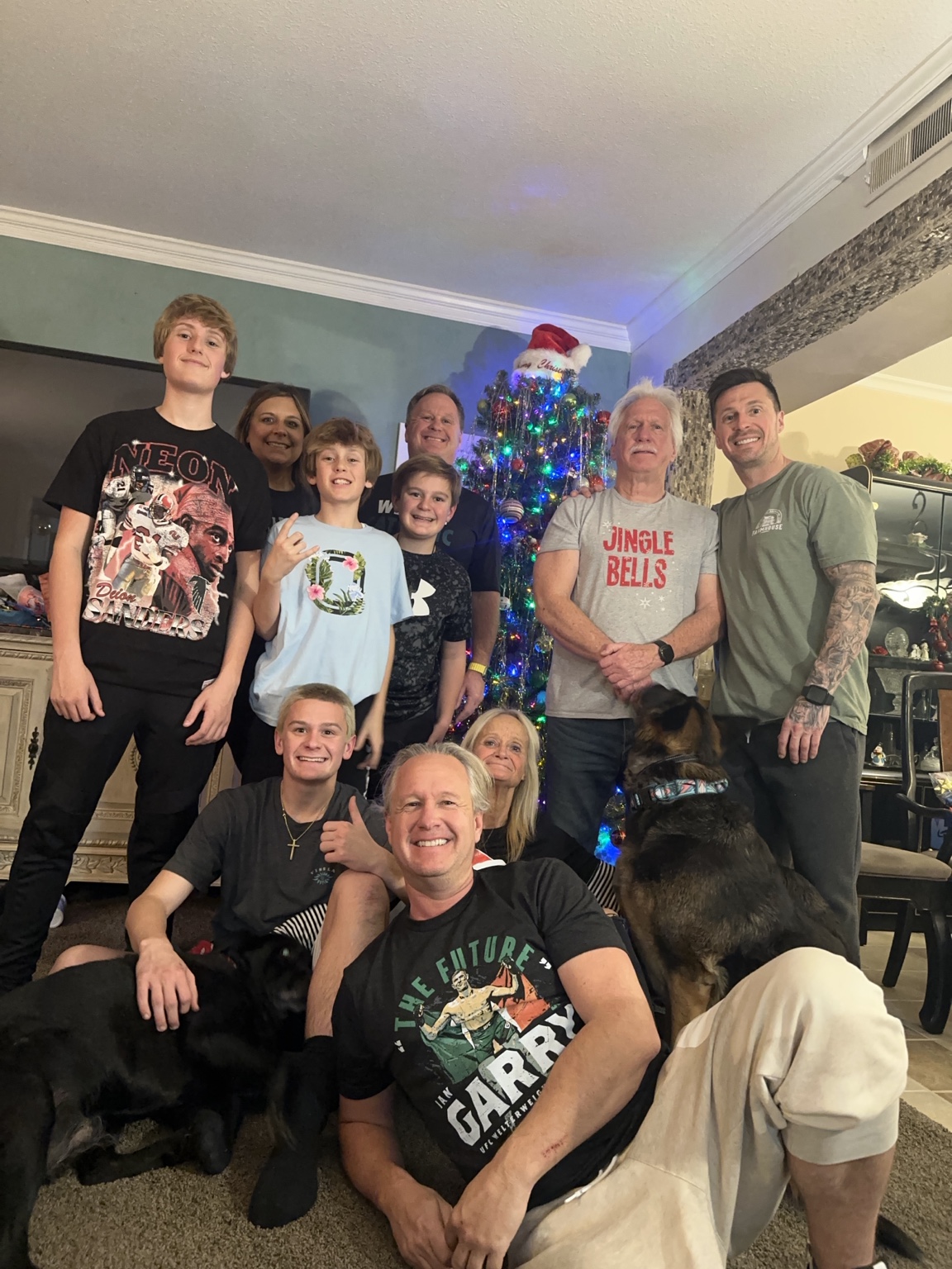 Shaggy surrounded by family at Christmas